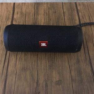 JBL flip 4